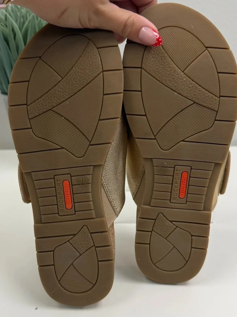 NWOT Rockport Gold Zova Slip-On Casual Flat Sandals - Size 7